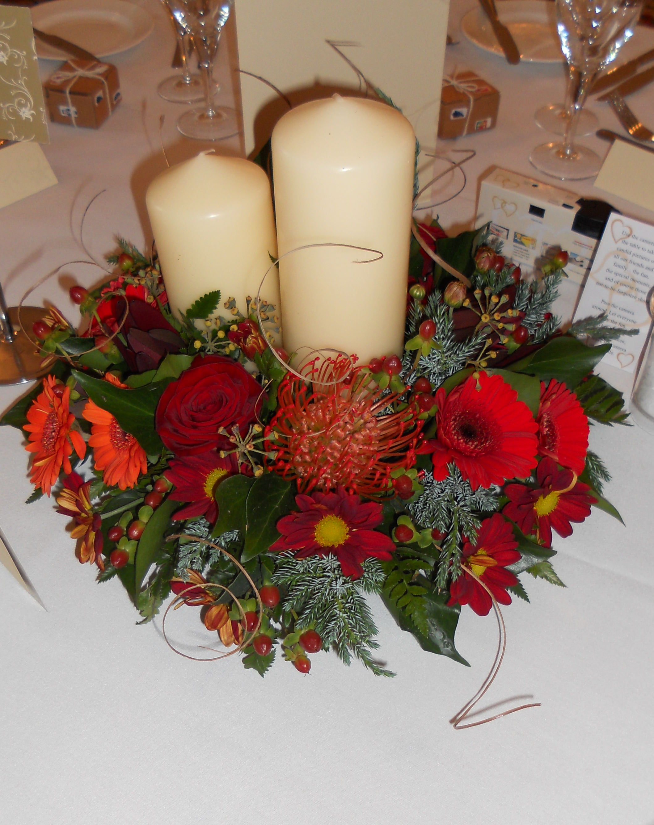 reception table arrangement red